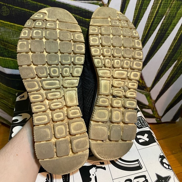 Sketchers Running Shoes - Picture 7 of 9